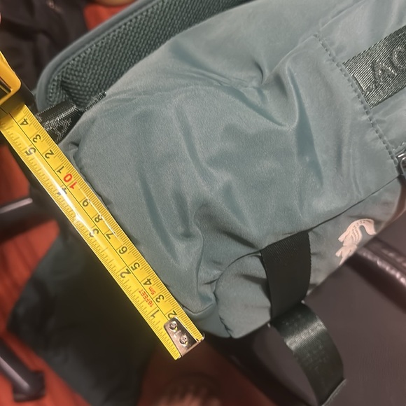 Brand new Lacoste Unisex Backpack with bag - Picture 7 of 8